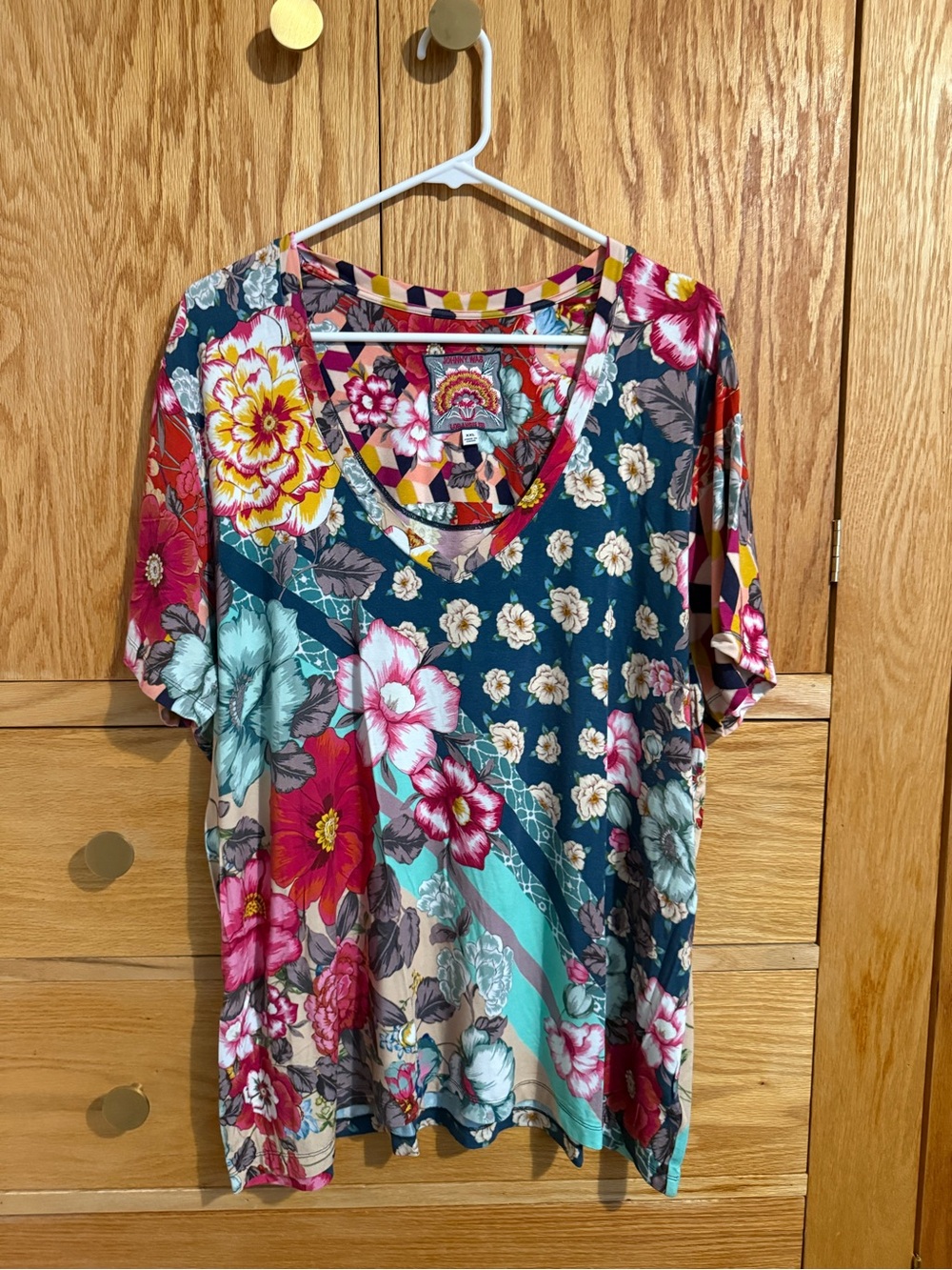 Johnny Was Multicolor Floral Short Sleeve V-Neck Tee